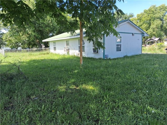 303 W 8th Street, Green Forest, AR 72638