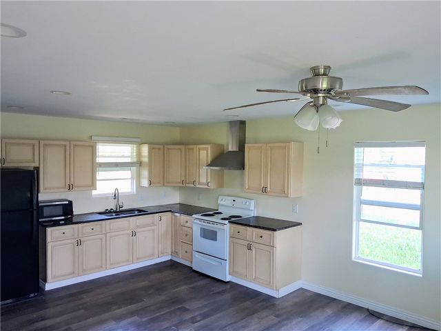 303 W 8th Street, Green Forest, AR 72638