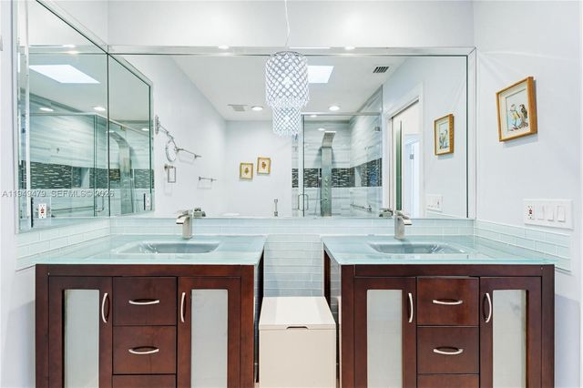 9461 SW 31st Ter, Miami, FL 33165