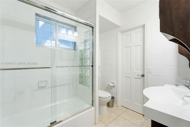 9461 SW 31st Ter, Miami, FL 33165