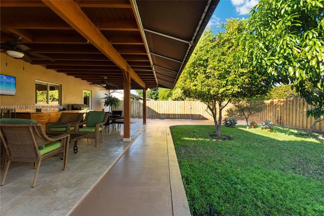 9461 SW 31st Ter, Miami, FL 33165