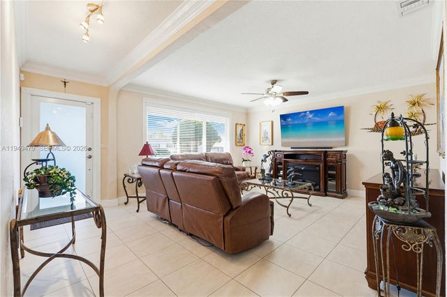 9461 SW 31st Ter, Miami, FL 33165