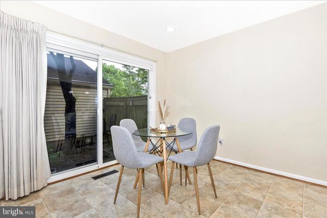 9409 CHATTEROY PL, Montgomery Village, MD 20886