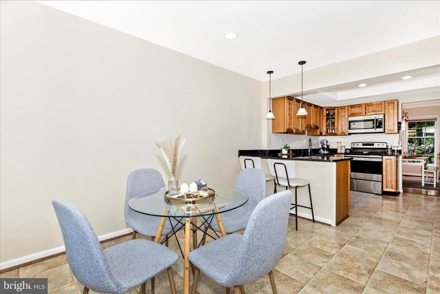 9409 CHATTEROY PL, Montgomery Village, MD 20886