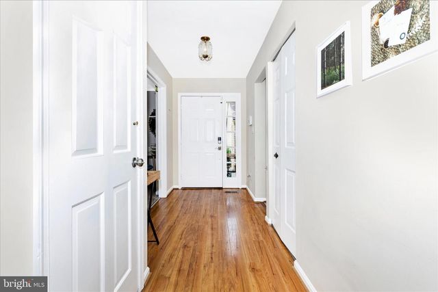9409 CHATTEROY PL, Montgomery Village, MD 20886