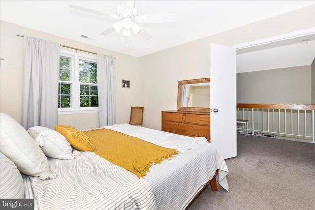 9409 CHATTEROY PL, Montgomery Village, MD 20886