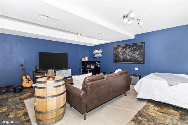 9409 CHATTEROY PL, Montgomery Village, MD 20886