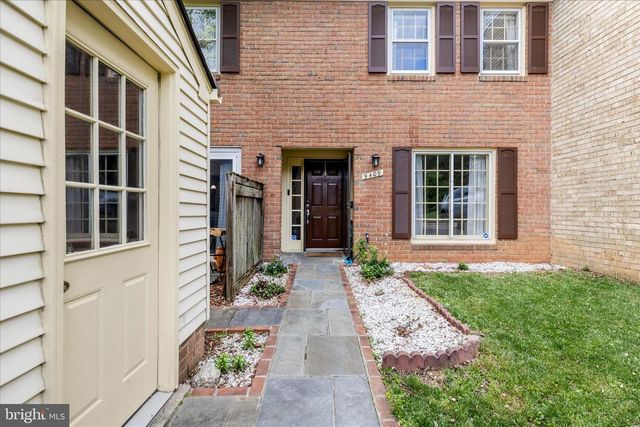 9409 CHATTEROY PL, Montgomery Village, MD 20886
