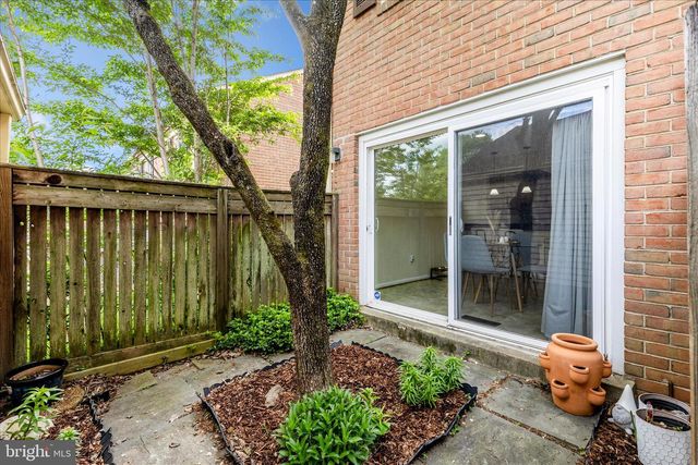 9409 CHATTEROY PL, Montgomery Village, MD 20886