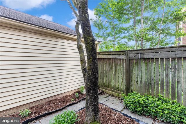 9409 CHATTEROY PL, Montgomery Village, MD 20886