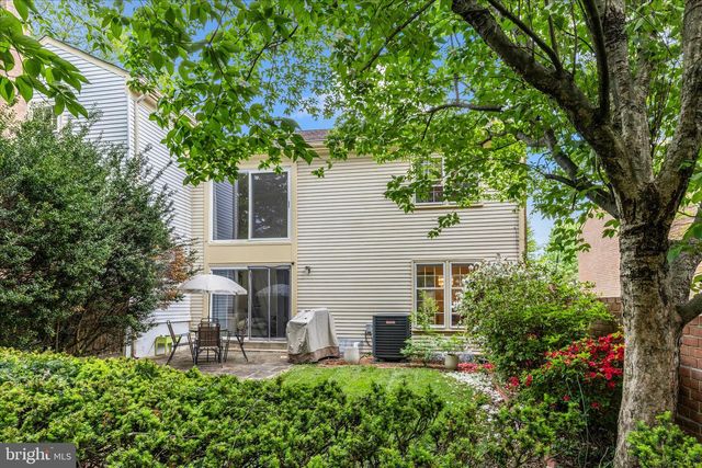 9409 CHATTEROY PL, Montgomery Village, MD 20886