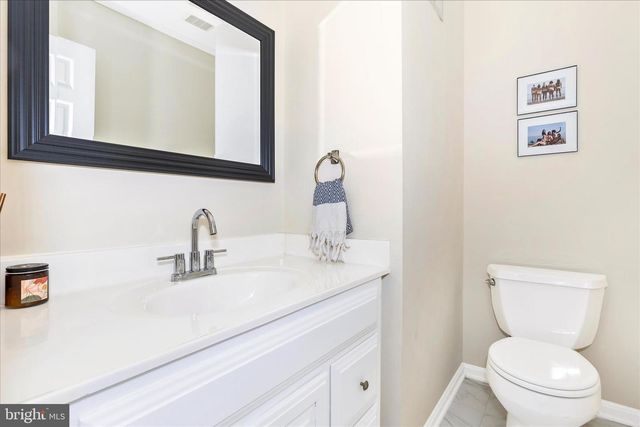 9409 CHATTEROY PL, Montgomery Village, MD 20886