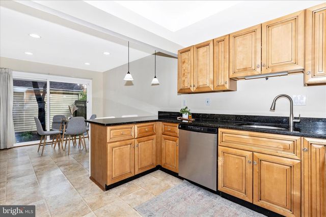 9409 CHATTEROY PL, Montgomery Village, MD 20886