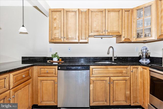 9409 CHATTEROY PL, Montgomery Village, MD 20886