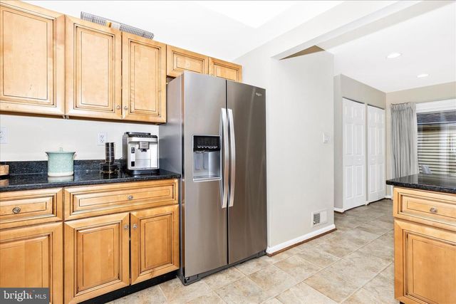 9409 CHATTEROY PL, Montgomery Village, MD 20886