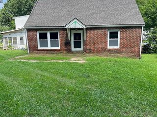 9602 E 16th Street, Independence, MO 64052