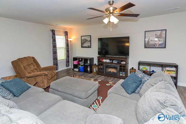 117 Barlow Way, Owens Cross Roads, AL 35763