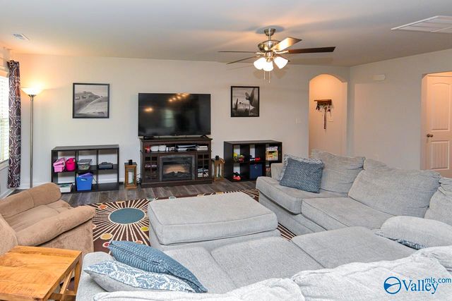 117 Barlow Way, Owens Cross Roads, AL 35763