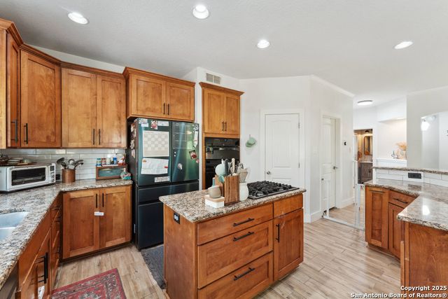 2047 THICKET TRAIL DR, San Antonio, TX 78248