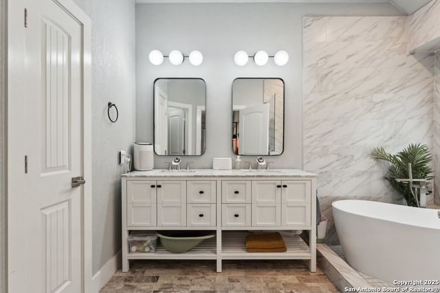 2047 THICKET TRAIL DR, San Antonio, TX 78248