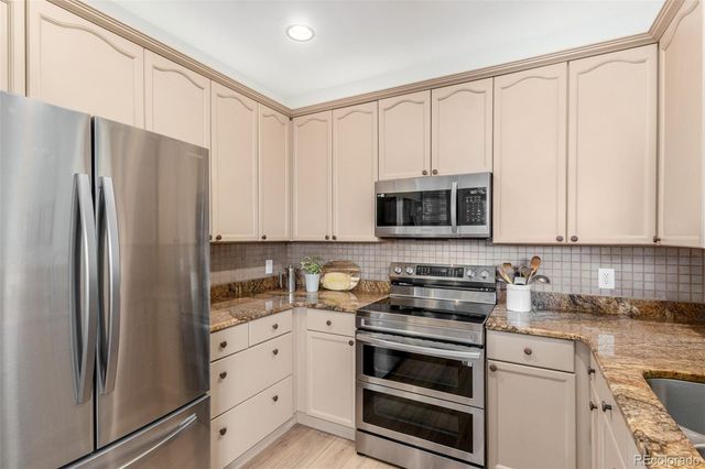 8445 S Holland Way 102, Littleton, CO 80128