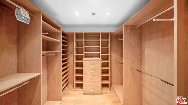 966 Bluegrass Lane, Los Angeles, CA 90049