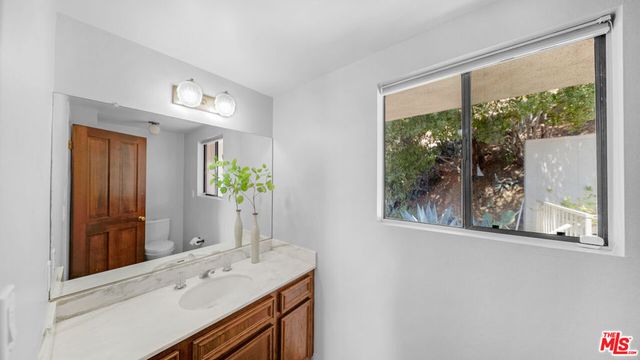 966 Bluegrass Lane, Los Angeles, CA 90049