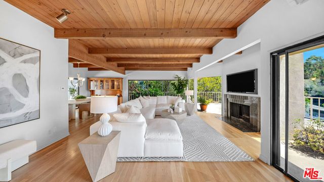 966 Bluegrass Lane, Los Angeles, CA 90049