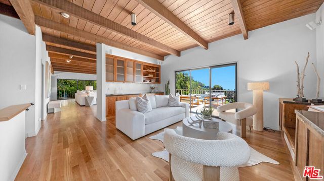 966 Bluegrass Lane, Los Angeles, CA 90049