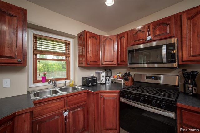 11363 Mckinley Road, Montrose, MI 48457