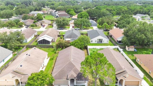 1422 LAKE SHORE RANCH DRIVE, Seffner, FL 33584