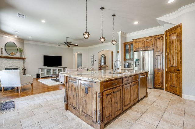 7259 Oak Creeks Court, Fort Worth, TX 76135