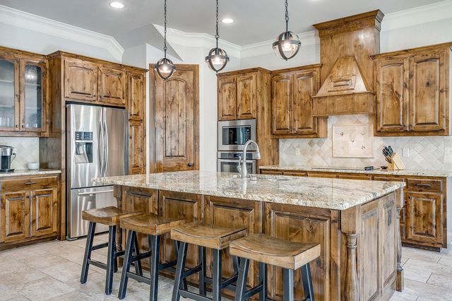 7259 Oak Creeks Court, Fort Worth, TX 76135