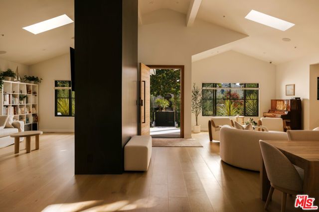 363 22nd Street, Santa Monica, CA 90402