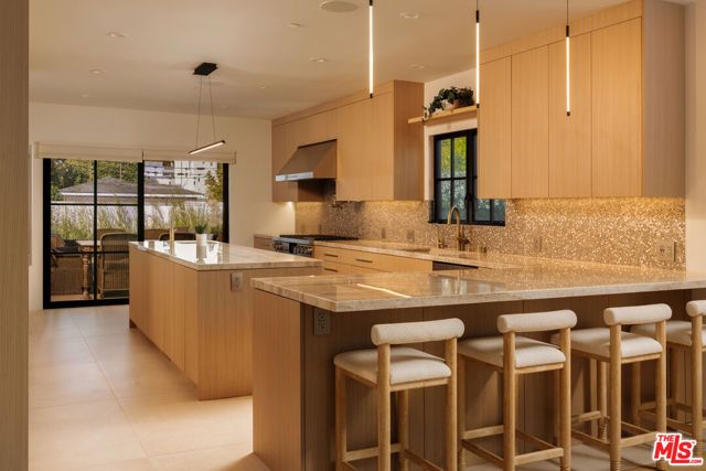363 22nd Street, Santa Monica, CA 90402