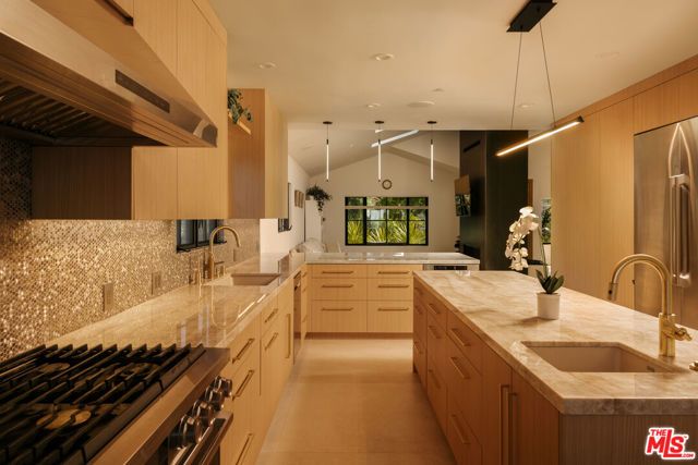 363 22nd Street, Santa Monica, CA 90402