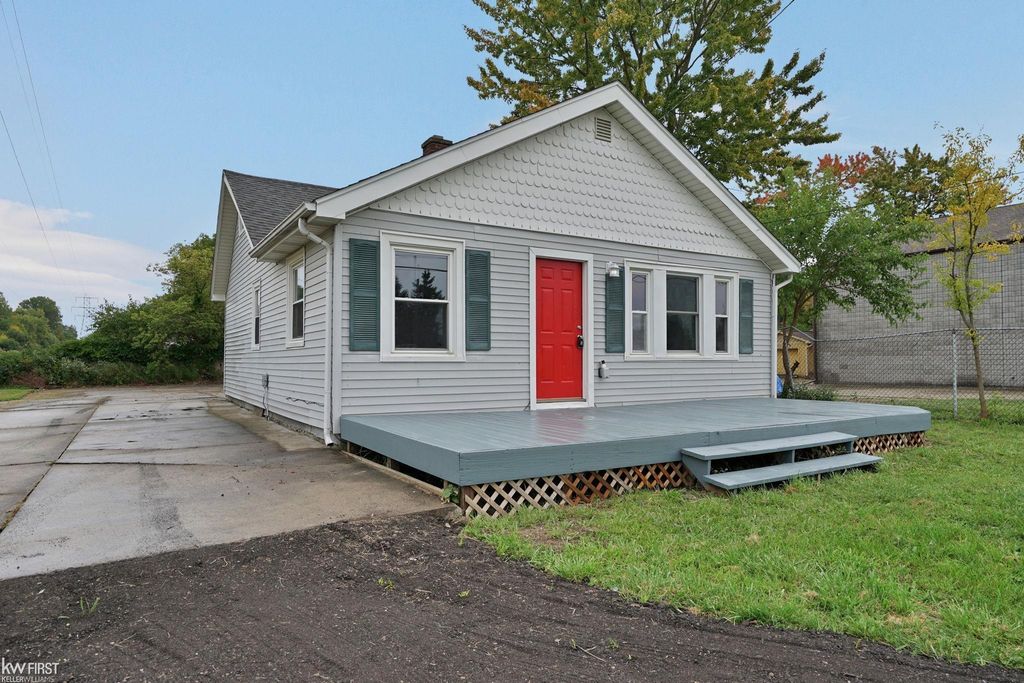 8508 N Saginaw Road, Genesee Twp, MI 48458