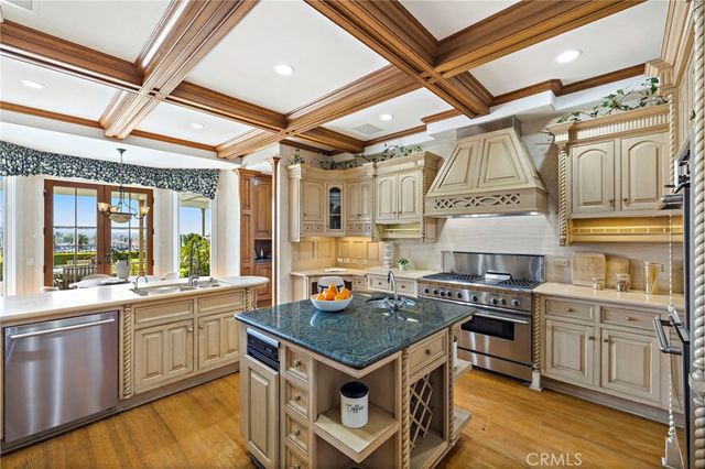 108 Kings Place, Newport Beach, CA 92663
