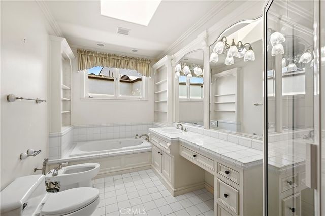 108 Kings Place, Newport Beach, CA 92663