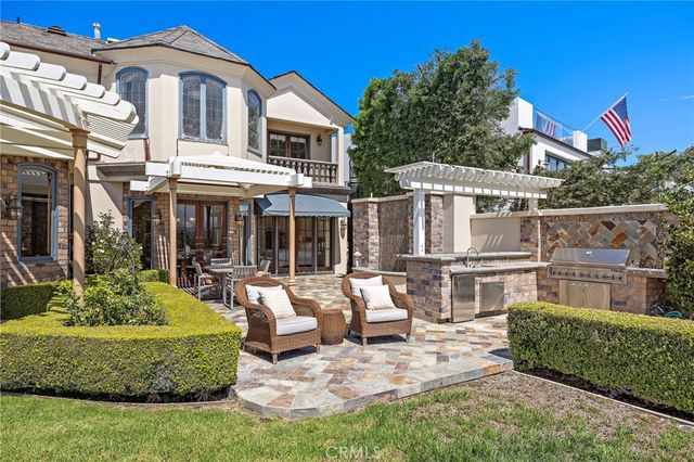 108 Kings Place, Newport Beach, CA 92663