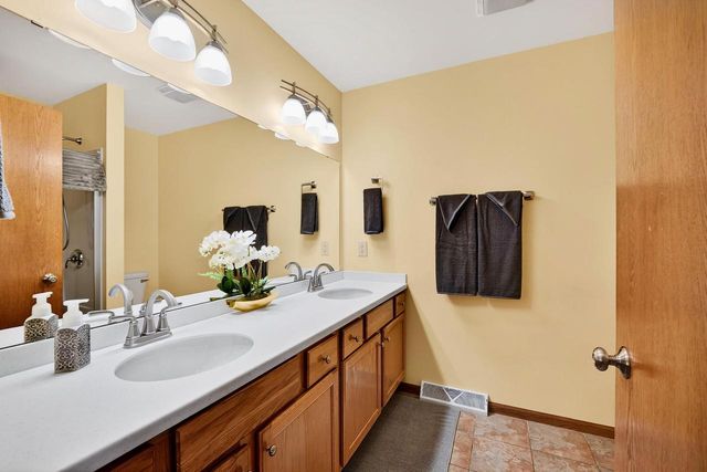 5124 MERWOOD Lane, Madison, WI 53718