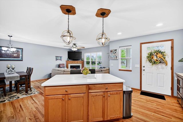 5124 MERWOOD Lane, Madison, WI 53718