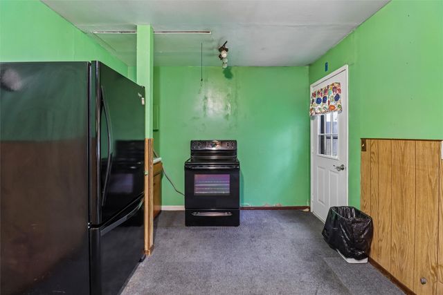 4023 E Seneca Avenue, Des Moines, IA 50317