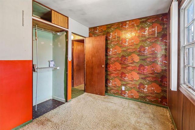 4023 E Seneca Avenue, Des Moines, IA 50317