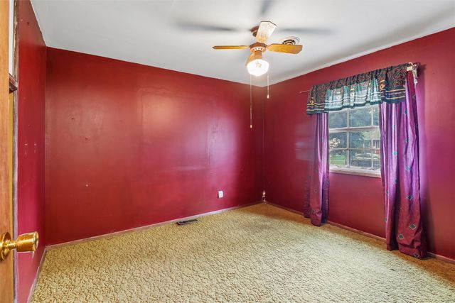 4023 E Seneca Avenue, Des Moines, IA 50317