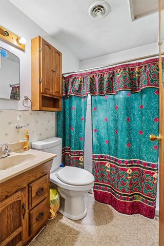 4023 E Seneca Avenue, Des Moines, IA 50317