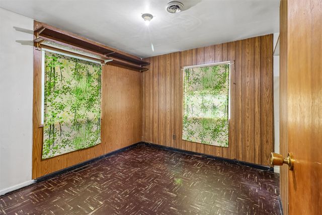 4023 E Seneca Avenue, Des Moines, IA 50317
