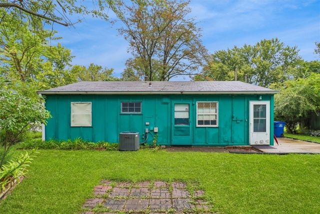 4023 E Seneca Avenue, Des Moines, IA 50317