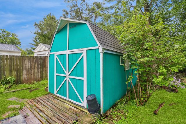 4023 E Seneca Avenue, Des Moines, IA 50317