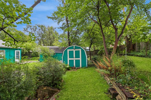 4023 E Seneca Avenue, Des Moines, IA 50317